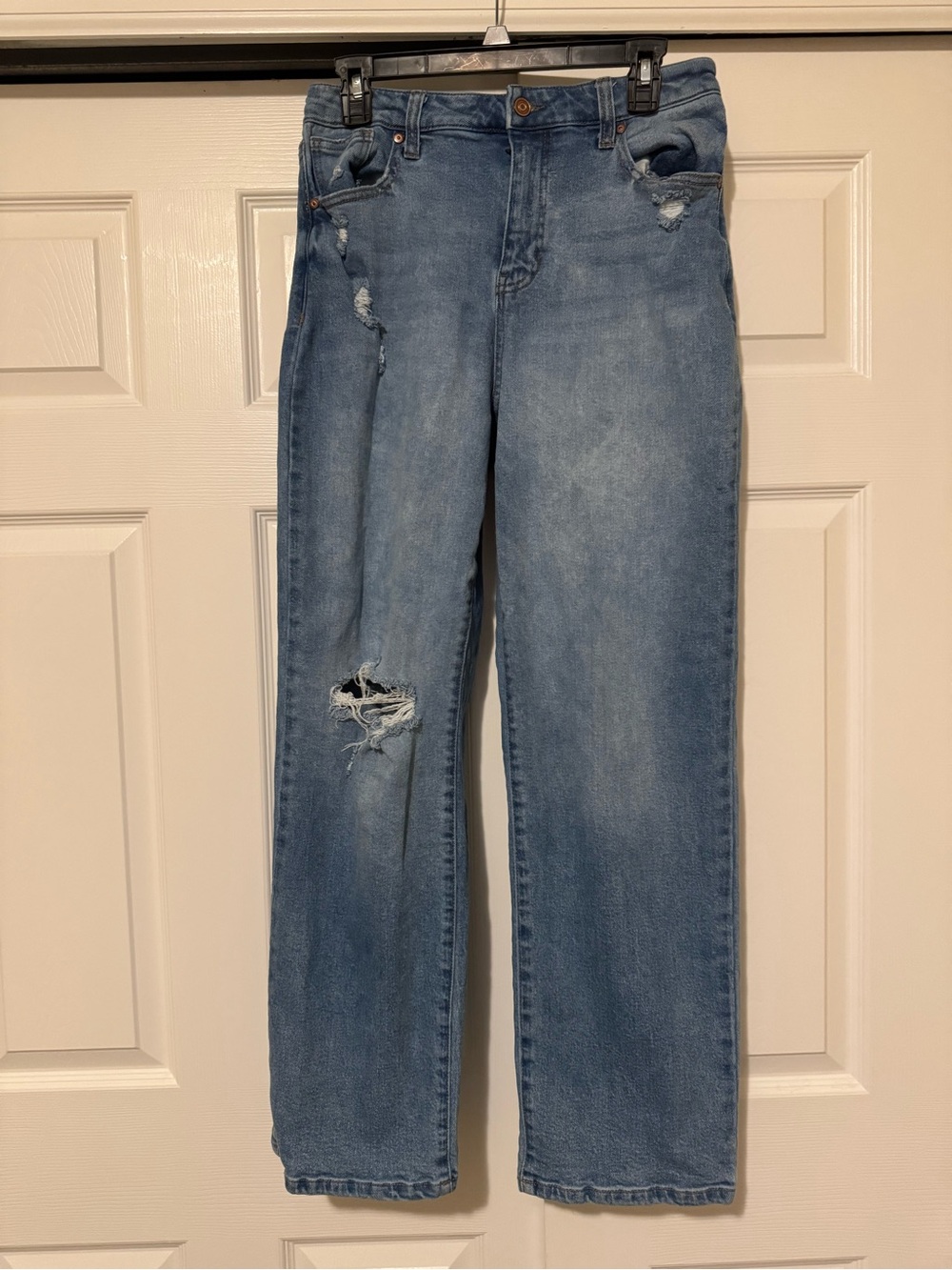 BCBG Light Blue Distressed Women's Jeans 28 inch inseam